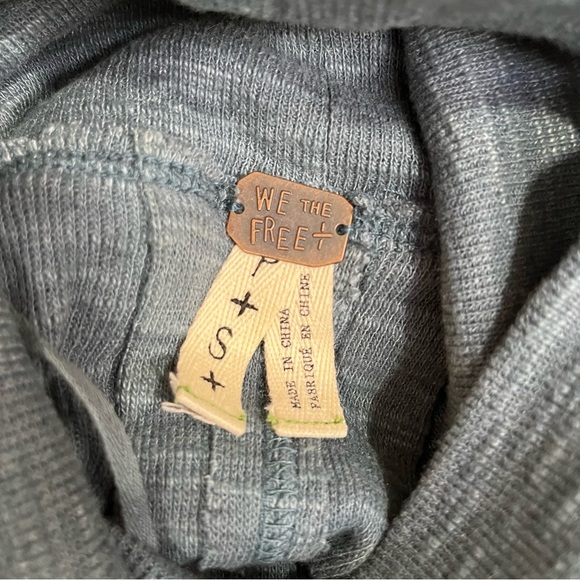 We The Free Muted Blue Split Back Turtleneck Long Sleeve Textured Top Size Small - Picture 12 of 12